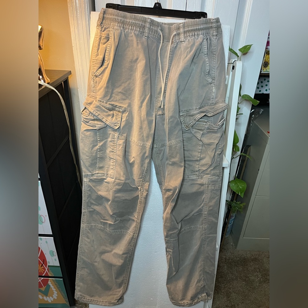 American Eagle Cargo jogger. Size small.